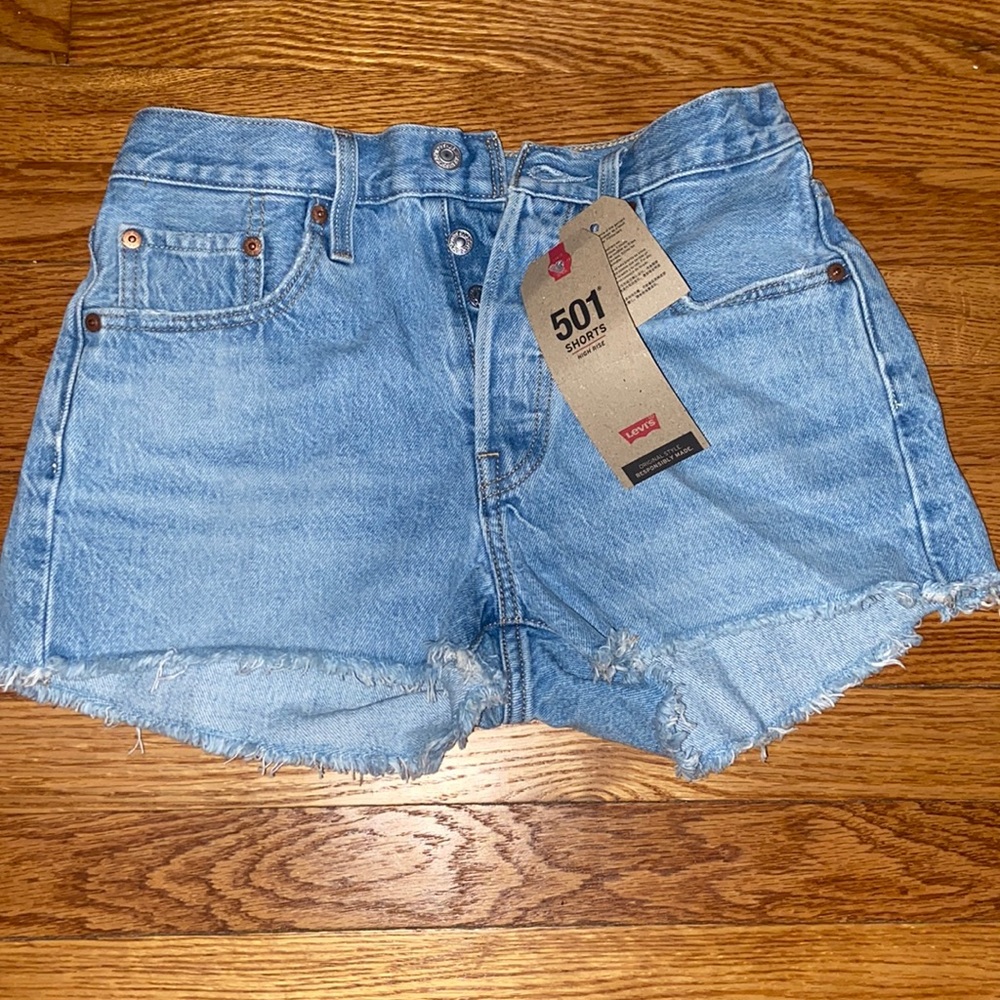 levi blue denim 501 shorts never worn with tags